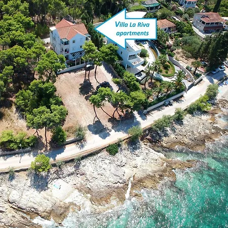 La Riva - Seafront Apartment