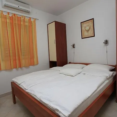 La Riva - Seafront Apartment