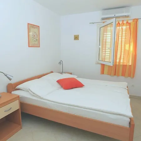 La Riva - Seafront Apartman Sutivan